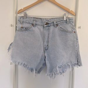Levi’s high rise cutoffs size 34
